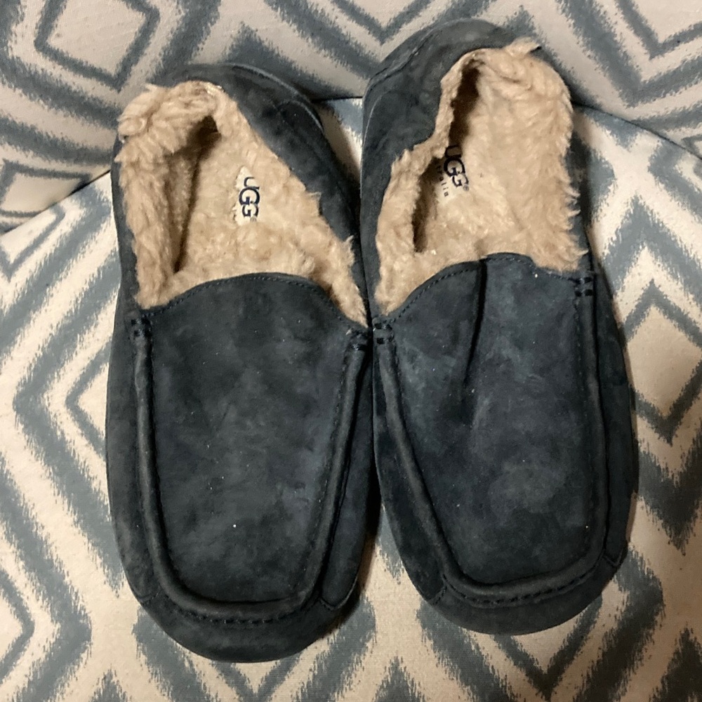 UGG Navy Suede Moccasins 🌸‎